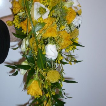 Brautstrauss Wasserfall in gelb mit Rosen